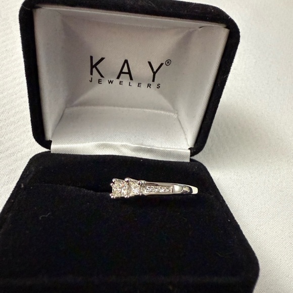 Kay Jewelers 14k white gold diamond ring! - Picture 4 of 13